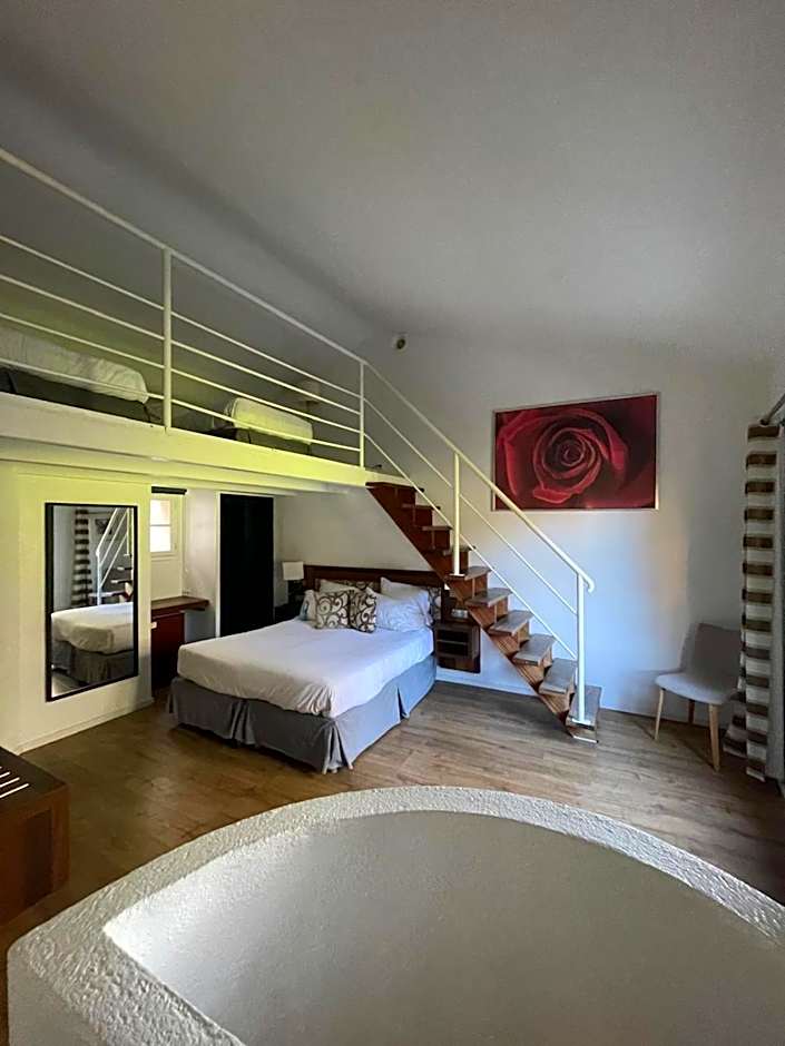 Hotel B Lodge