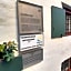 Schiefes Haus