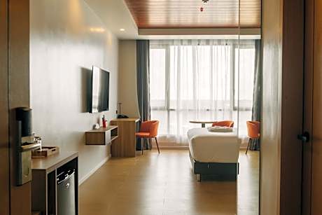 Deluxe Queen Suite
