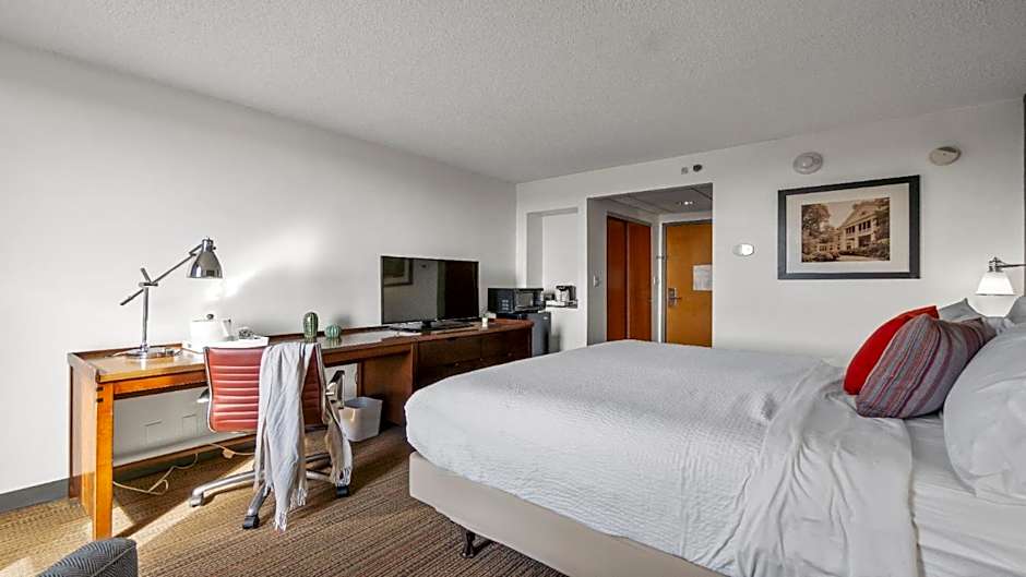 315 LoSo Hotel Airport