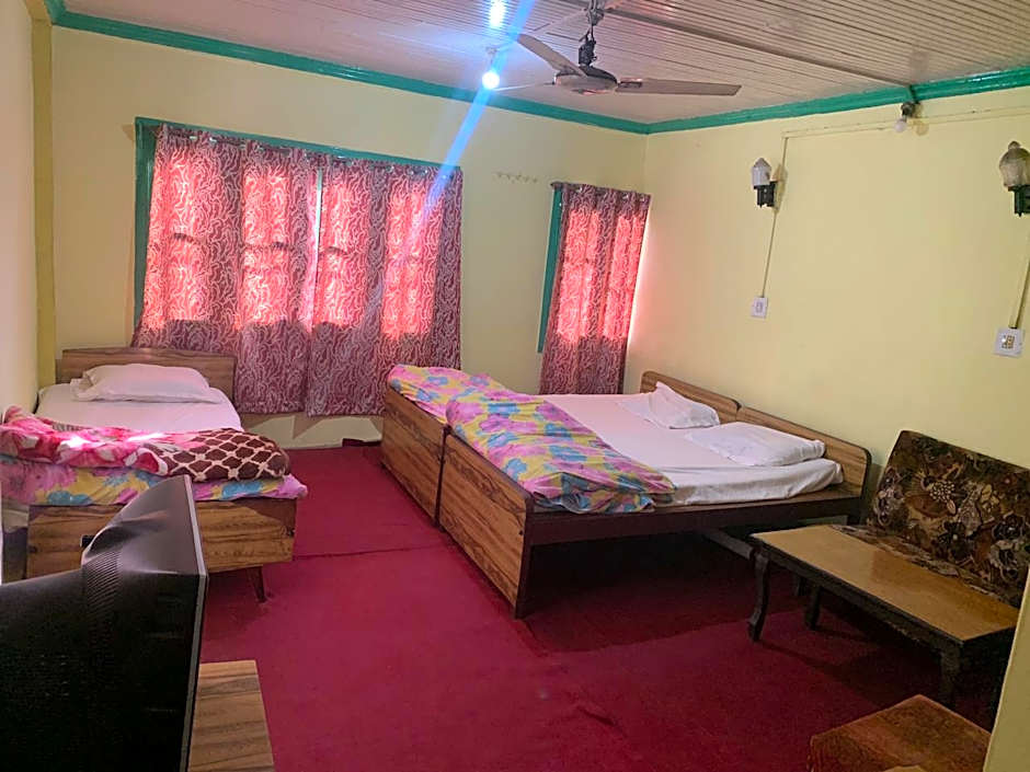 Hotel the Embassy – Srinagar, PA