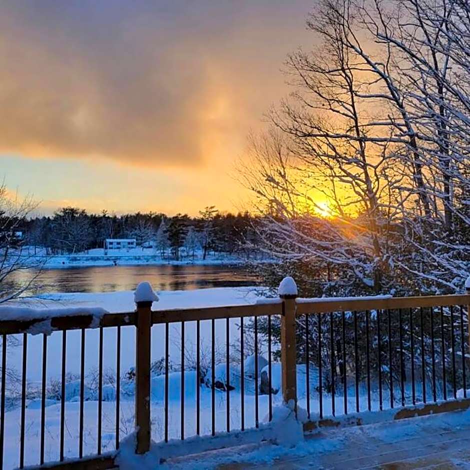 The Old Kettle Cabin with Hot Tub