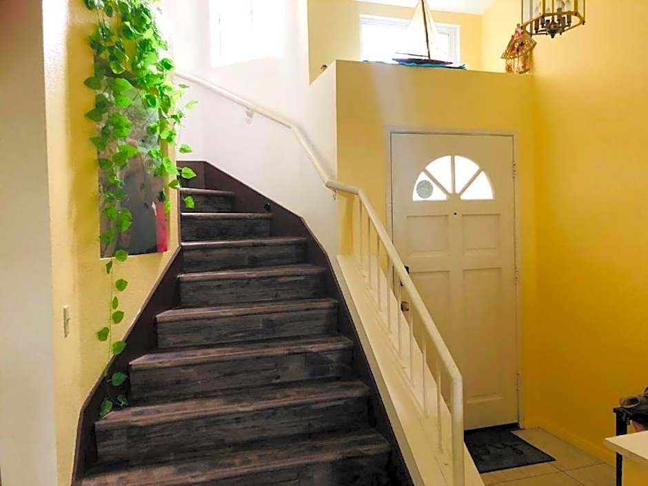 Irvine Master Bedroom with private bathroom by UCI, SNA, beach!