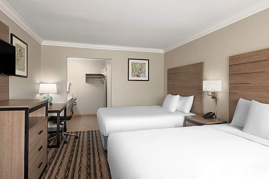 Solara Inn and Suites