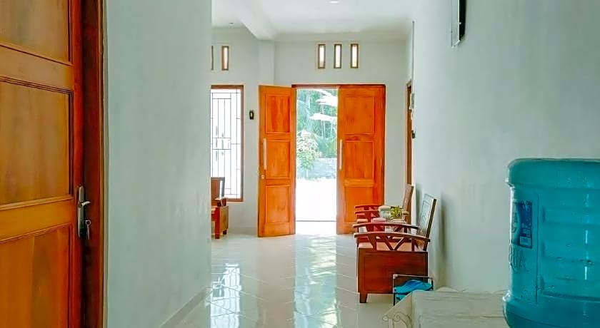 RedDoorz at Omah Candi Sari near Airport YIA