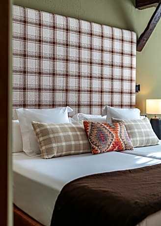 Superior Double or Twin Room with Mountain View (3 Adults)