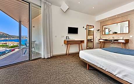 DOUBLE SINGLE USE SIDE SEA VIEW WITH BALCONY