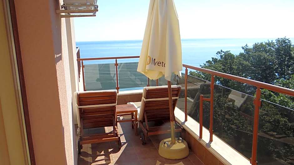 Moreto Seaside Aparthotel