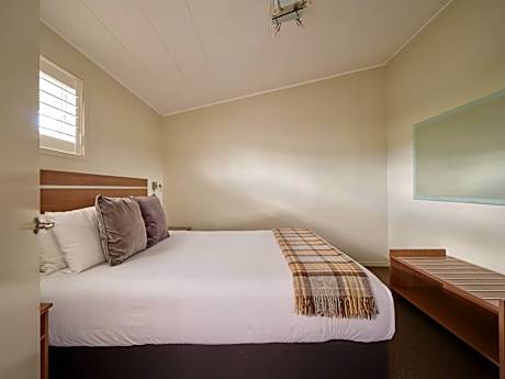 One Bedroom Family Garden Room