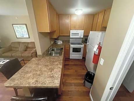 Queen Room with Sofa Bed - Non-Smoking