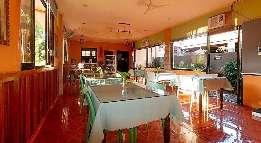 RedDoorz @ Farm Side Hotel Laoag City