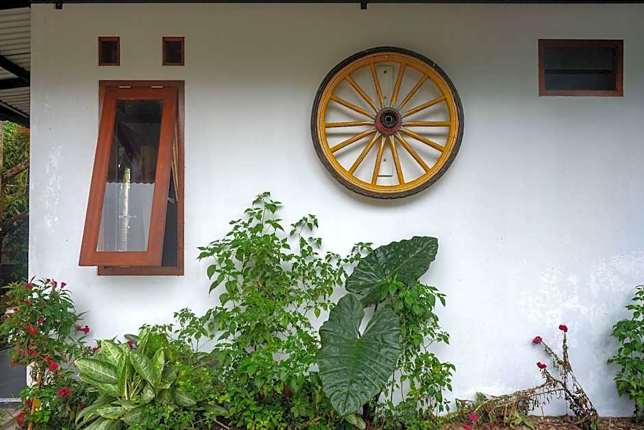 RedDoorz near Alun Alun Wonosobo 2