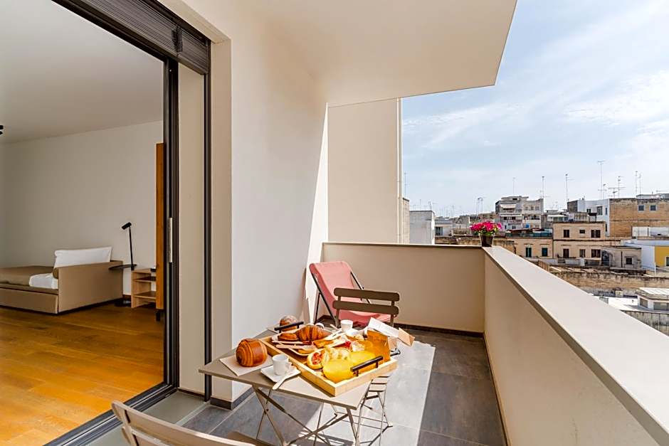Glass House - Smart Rooms & Parking