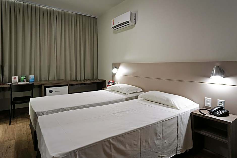 Hotel Valerim Itajaí / Navegantes