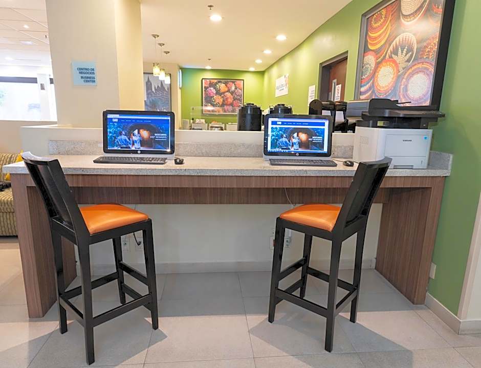 Holiday Inn Express & Suites Guadalajara Aeropuerto By IHG