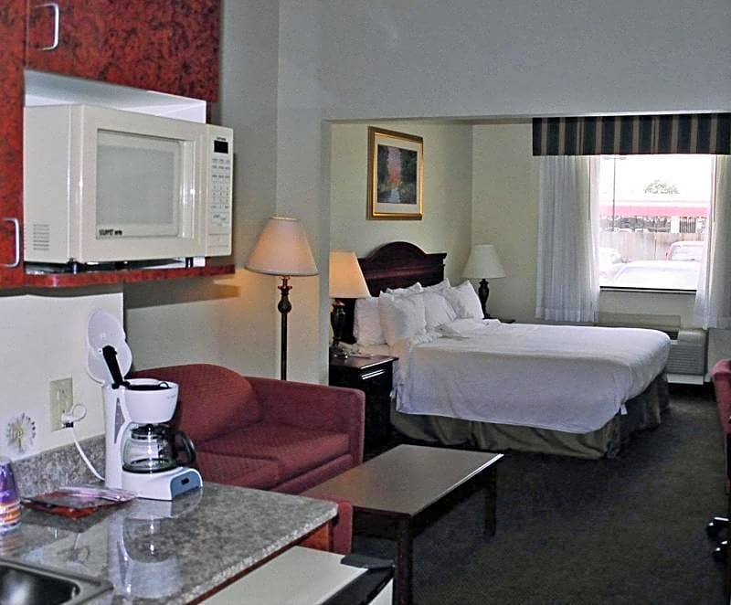 Holiday Inn Express & Suites Greenville By IHG