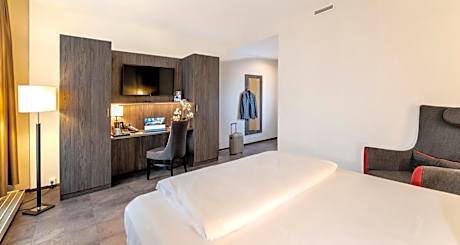 Superior Triple Room with One Double and One Single Bed