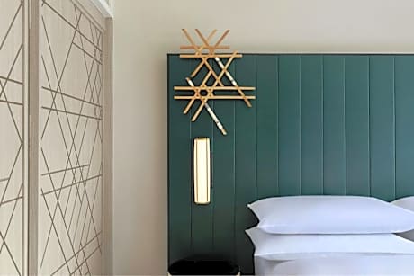 Emerald King Studio Suite (Club Guest Room)