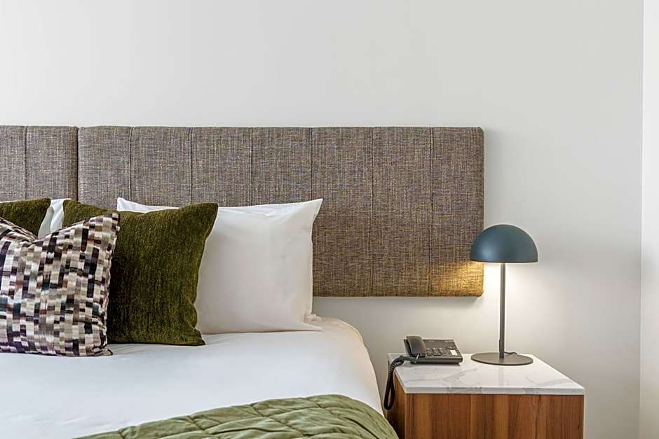 Parkside Hotel & Apartments