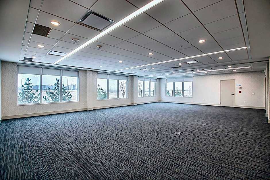 Holiday Inn Express and Suites Calgary Airport Trail NE By IHG