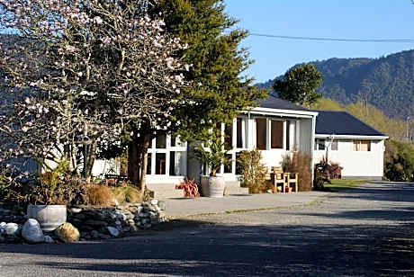 Apostles View Motel