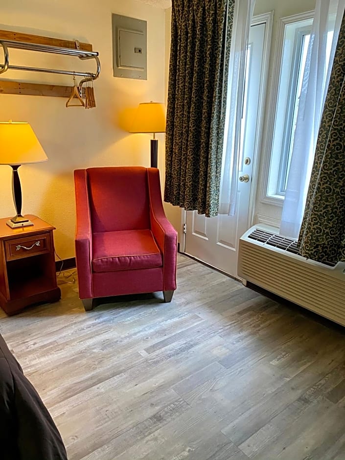 Ozark Inn & Suites