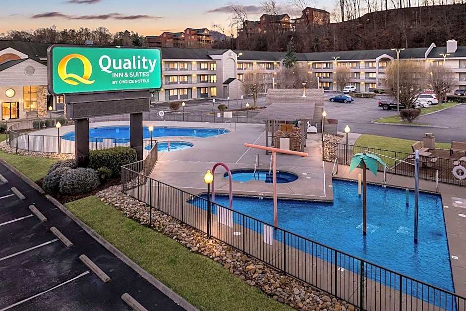 Quality Inn & Suites At Dollywood Lane