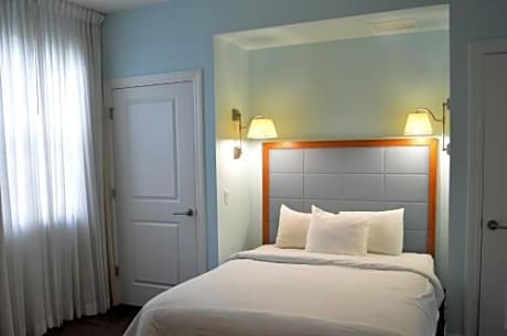 One Bedroom Suite with Marina View