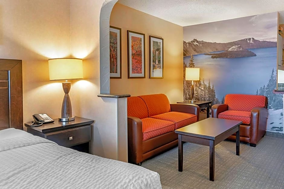 Clarion Pointe Medford