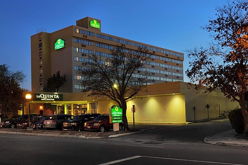La Quinta Inn & Suites by Wyndham Secaucus Meadowlands