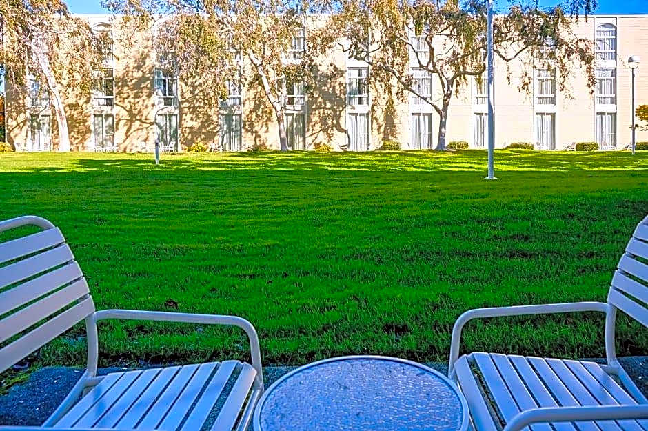 Hilton Oakland Airport
