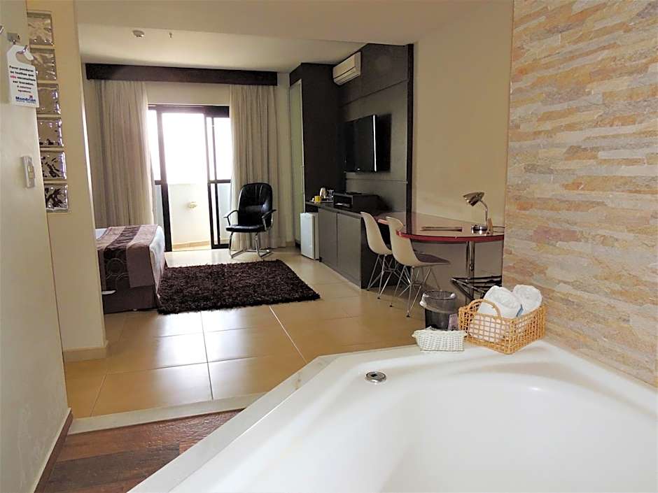 Mondrian Suite Hotel