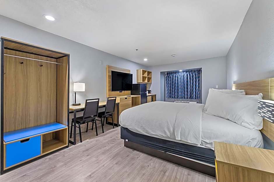 Photo 1 of 30 of Days Inn by Wyndham San Antonio Downtown