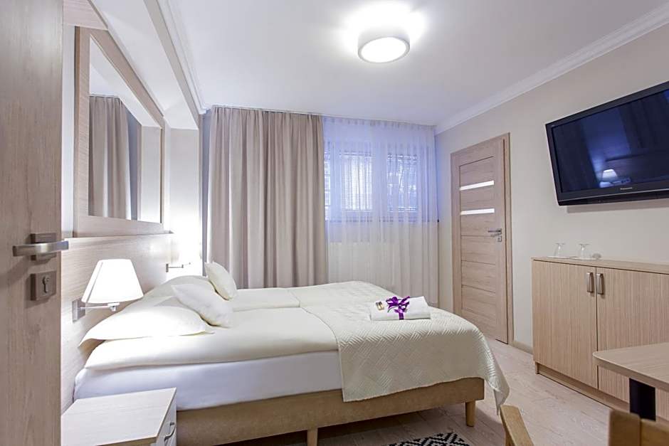 Villa Anna - Noclegi Rooms - FREE parking, taras, 1500m do Starówki