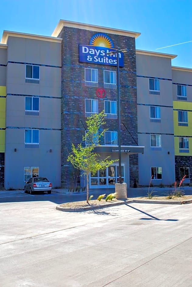 Days Inn & Suites by Wyndham Lubbock Medical Center