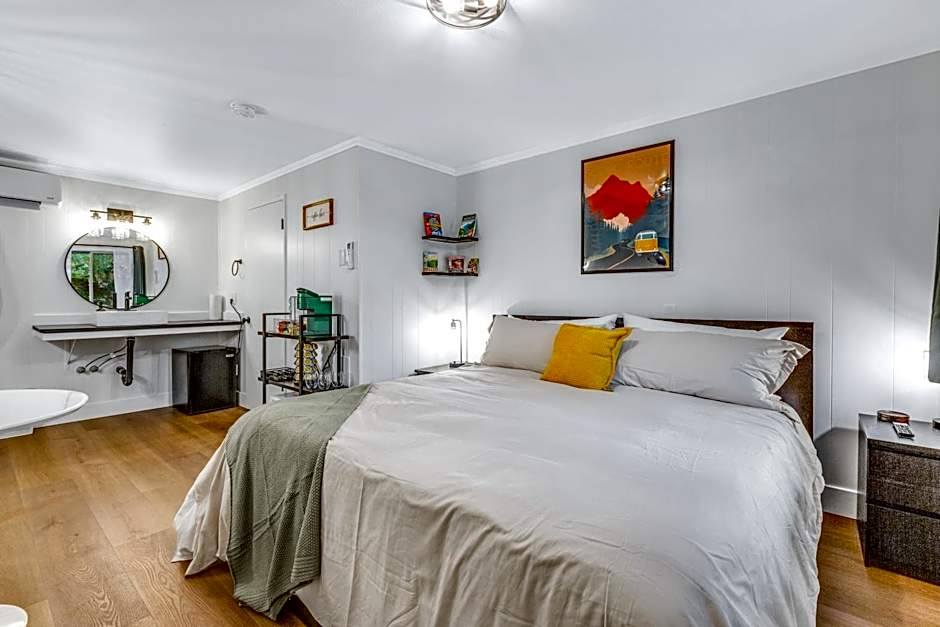 Mount Bretherton Room 8 at Mount Walker Inn