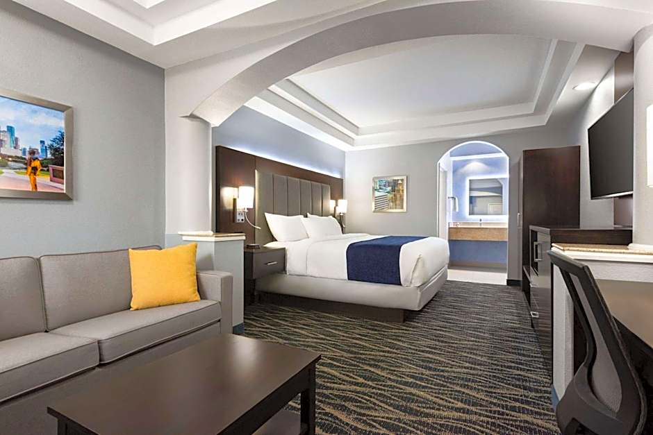 Days Inn & Suites by Wyndham Houston Hobby Airport