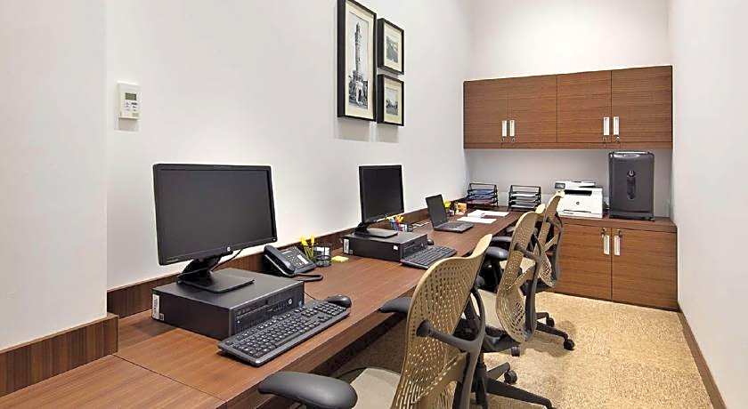 Hilton Garden Inn Izmir Bayrakli