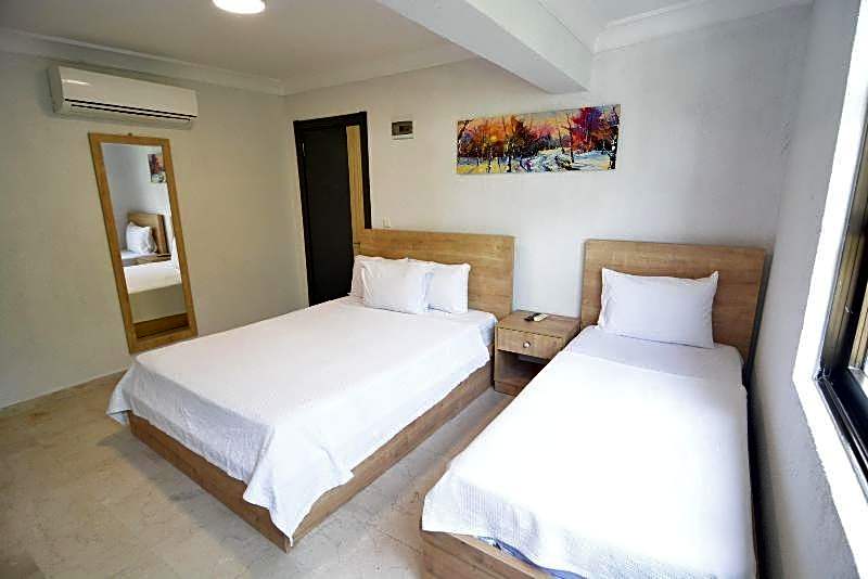 Ados Hotel