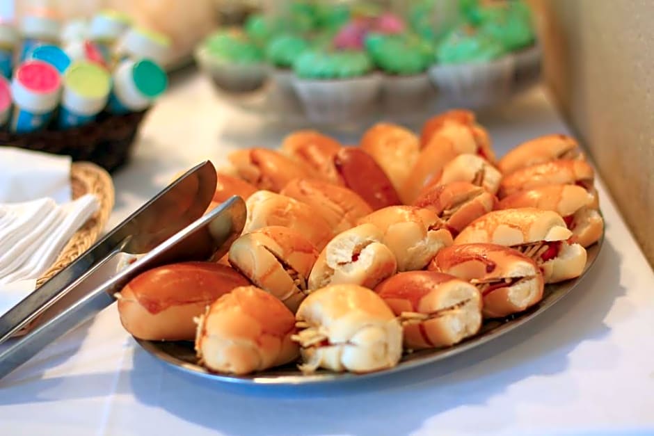 Amarilis Flat Service