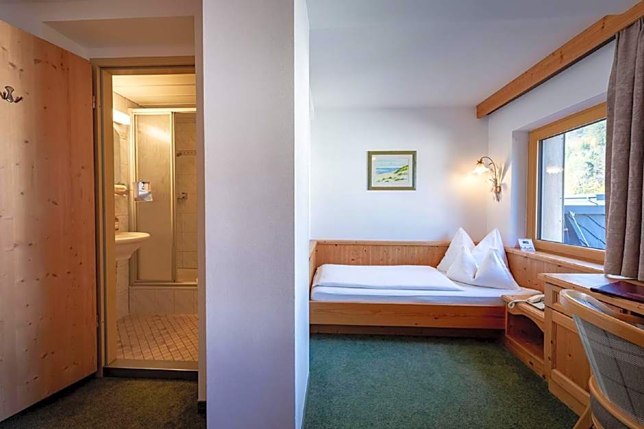 Photo 1 of 4 of Single Room