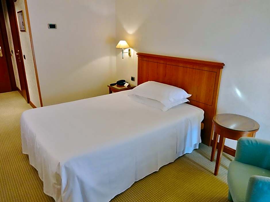 Hotel Excelsior Magenta