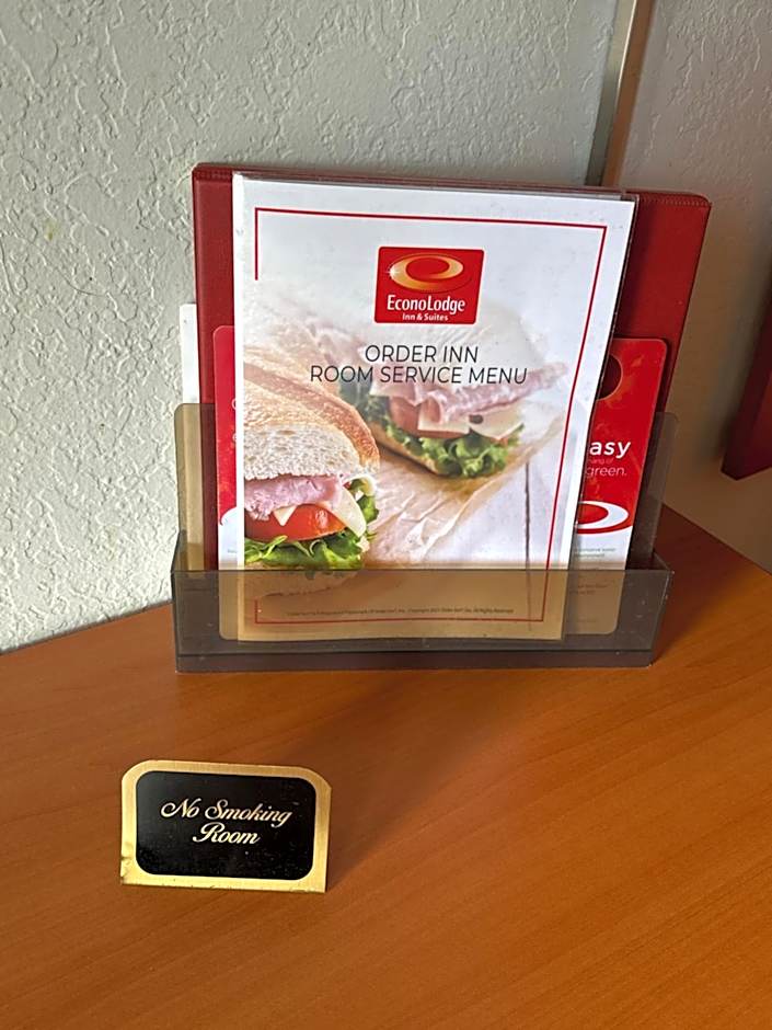 Econo Lodge Inn & Suites