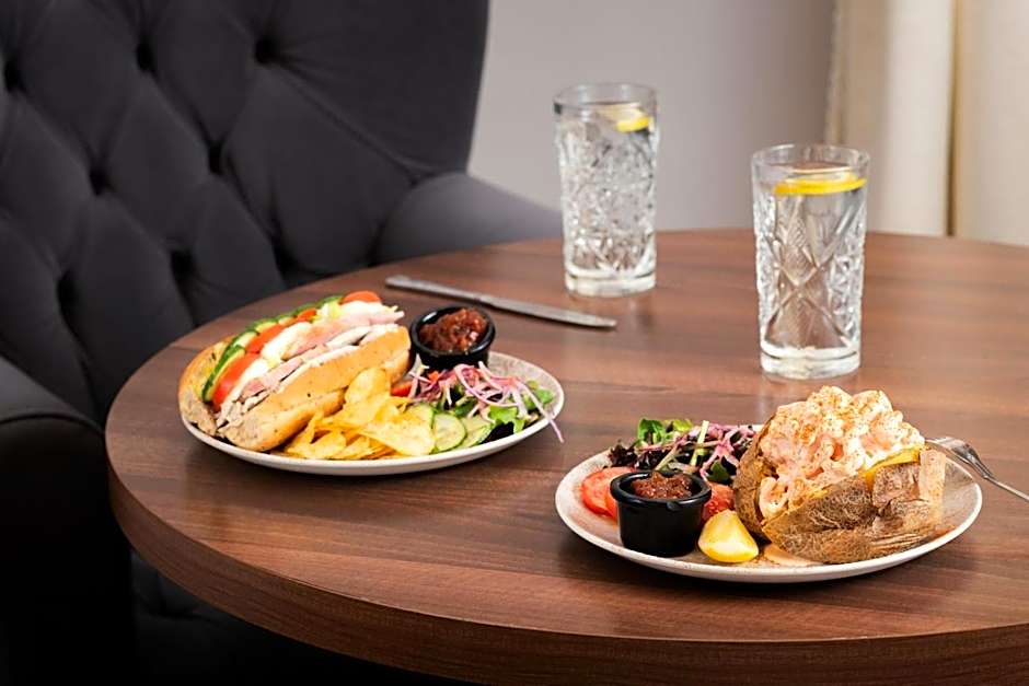 The Royal & Fortescue Hotel