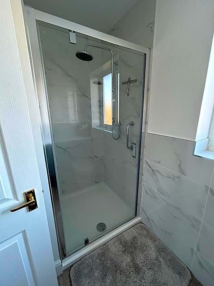Photo 1 of 6 of Quadruple Room with Private Bathroom