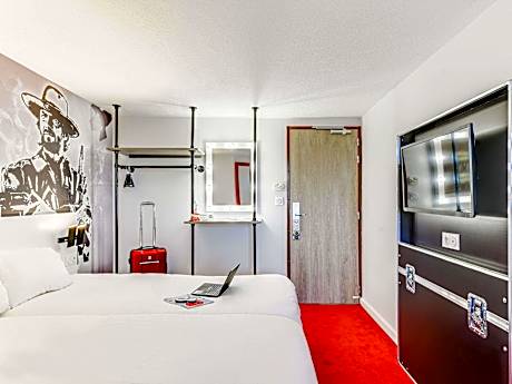 Standard Room with one double bed