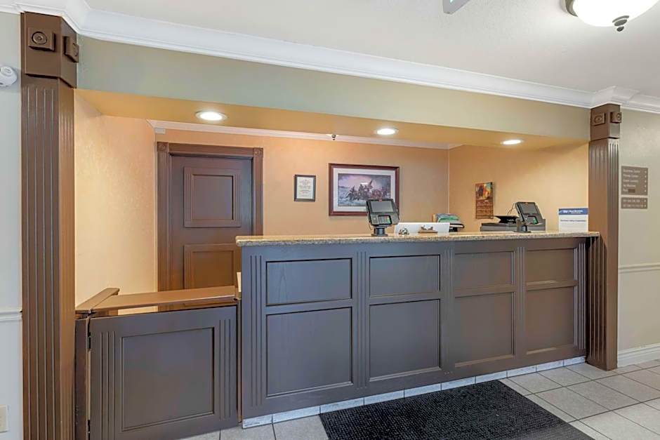 Best Western Colonial Inn