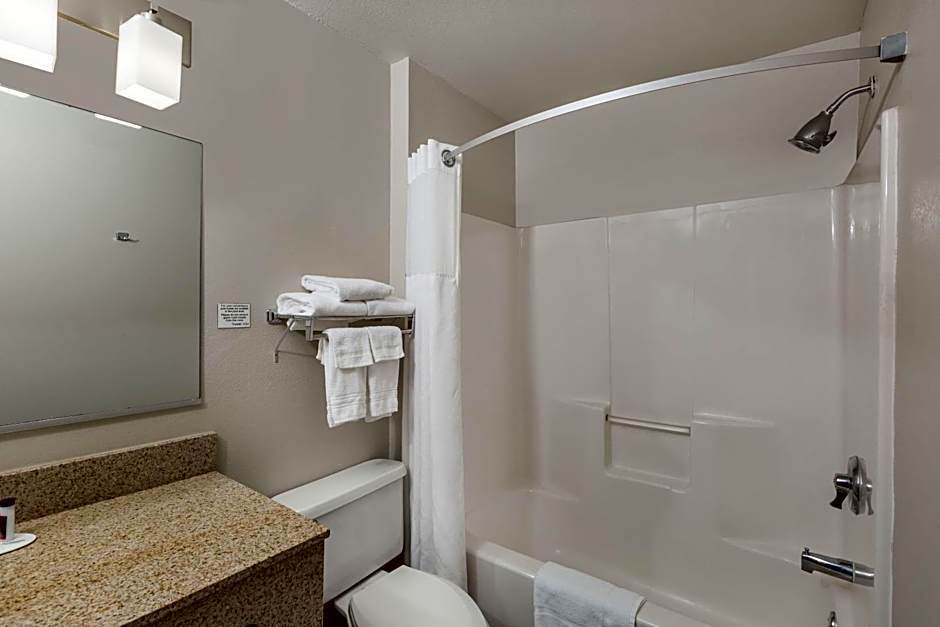 Ramada by Wyndham Platte City KCI Airport
