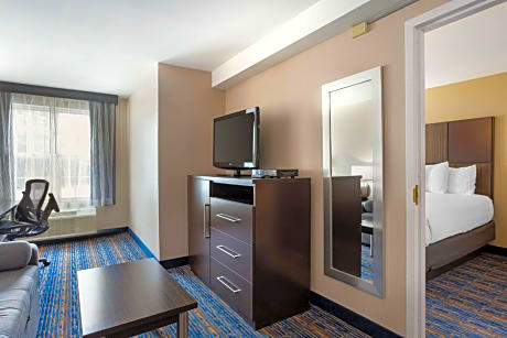 Queen Suite with Two Queen Beds - Non-Smoking