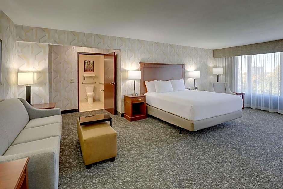 DRURY INN & SUITES CHARLOTTE UNIVERSITY PLACE